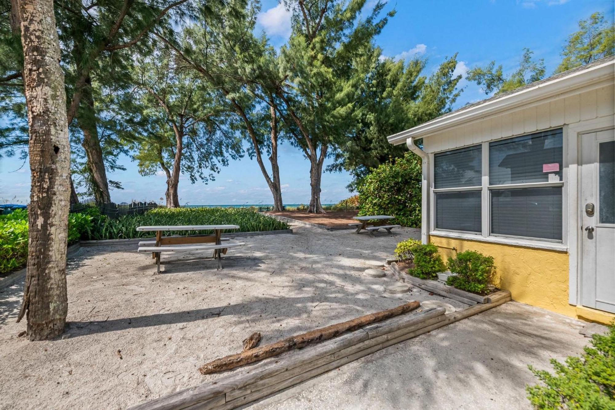 Whispering Waves East Villa Holmes Beach Exterior photo