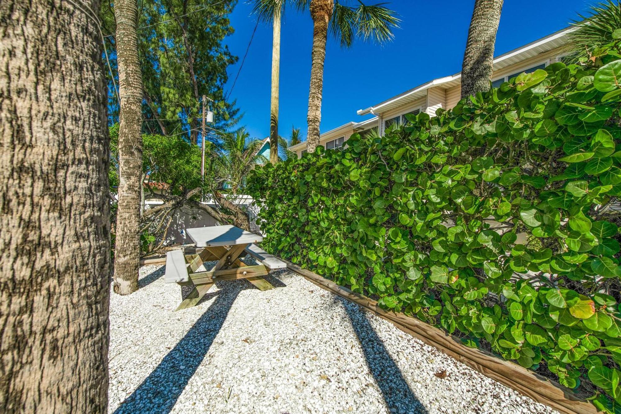 Whispering Waves East Villa Holmes Beach Exterior photo